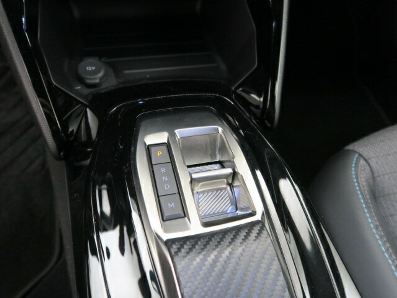 Peugeot 2008 Allure Pack BlueHDI 130 S&S EAT8 - foto 11