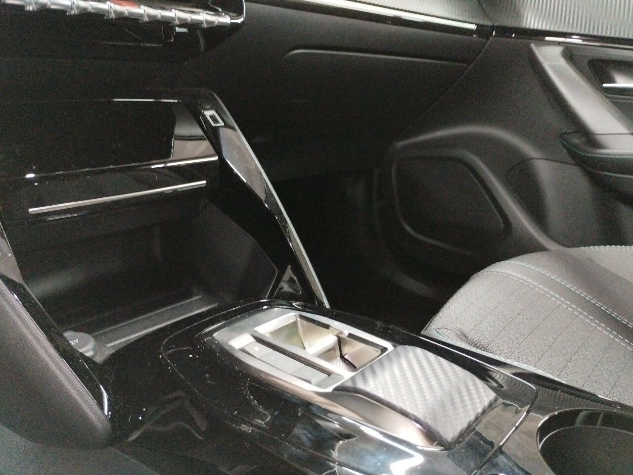 Peugeot 2008 Eléctrico Allure Pack (100kW) - foto 10