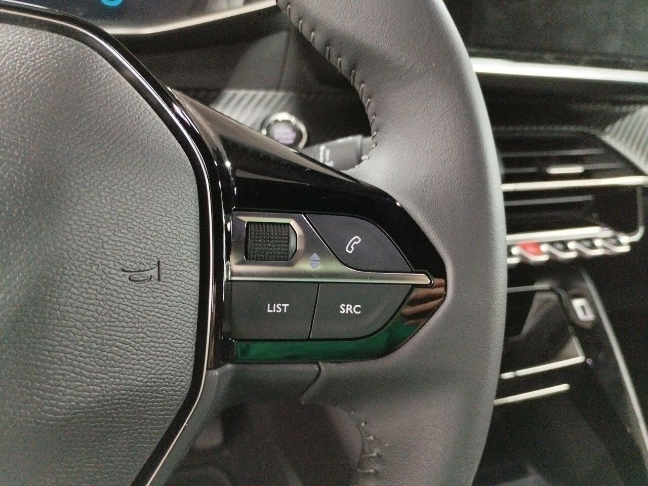 Peugeot 2008 Eléctrico Allure Pack (100kW) - foto 11