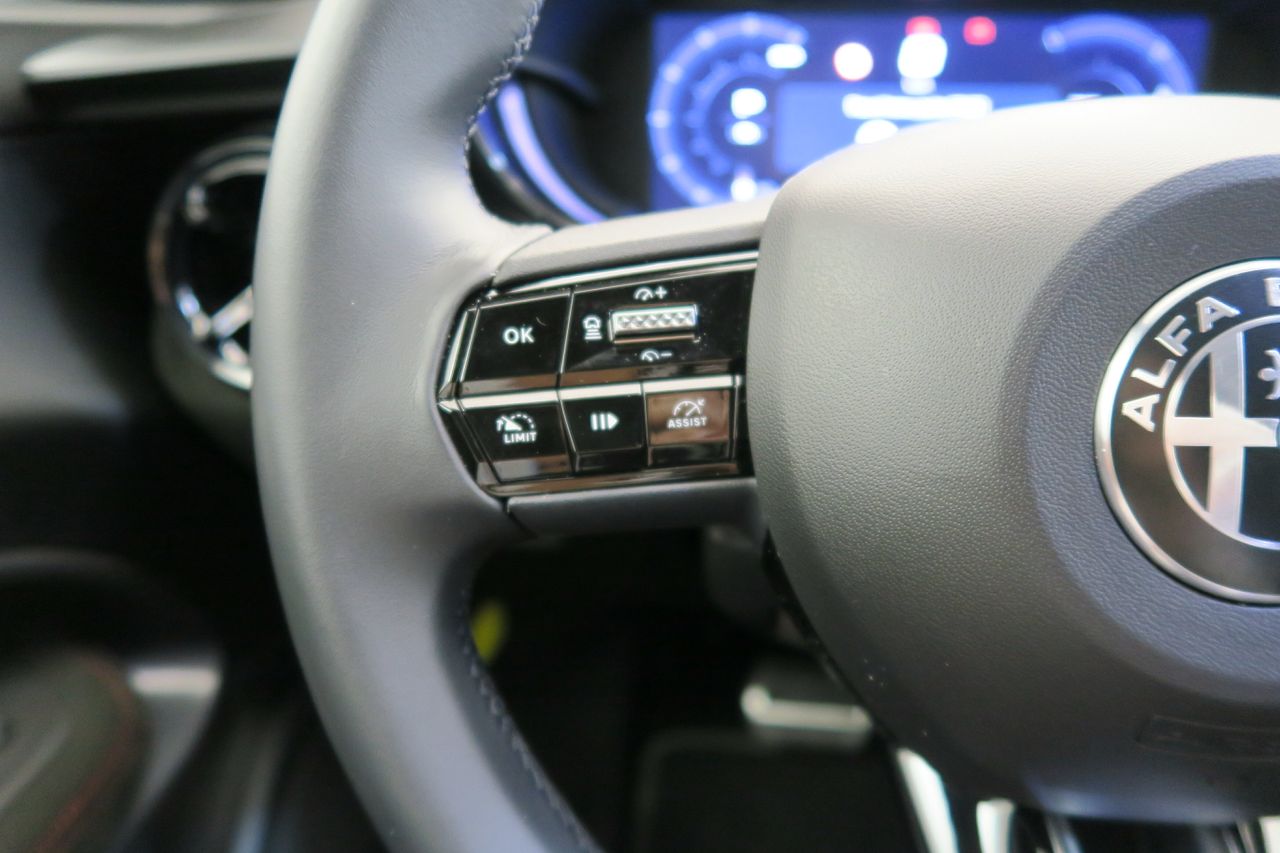 Alfa Romeo Junior Elettrica Veloce 207kW (280CV) - foto 11