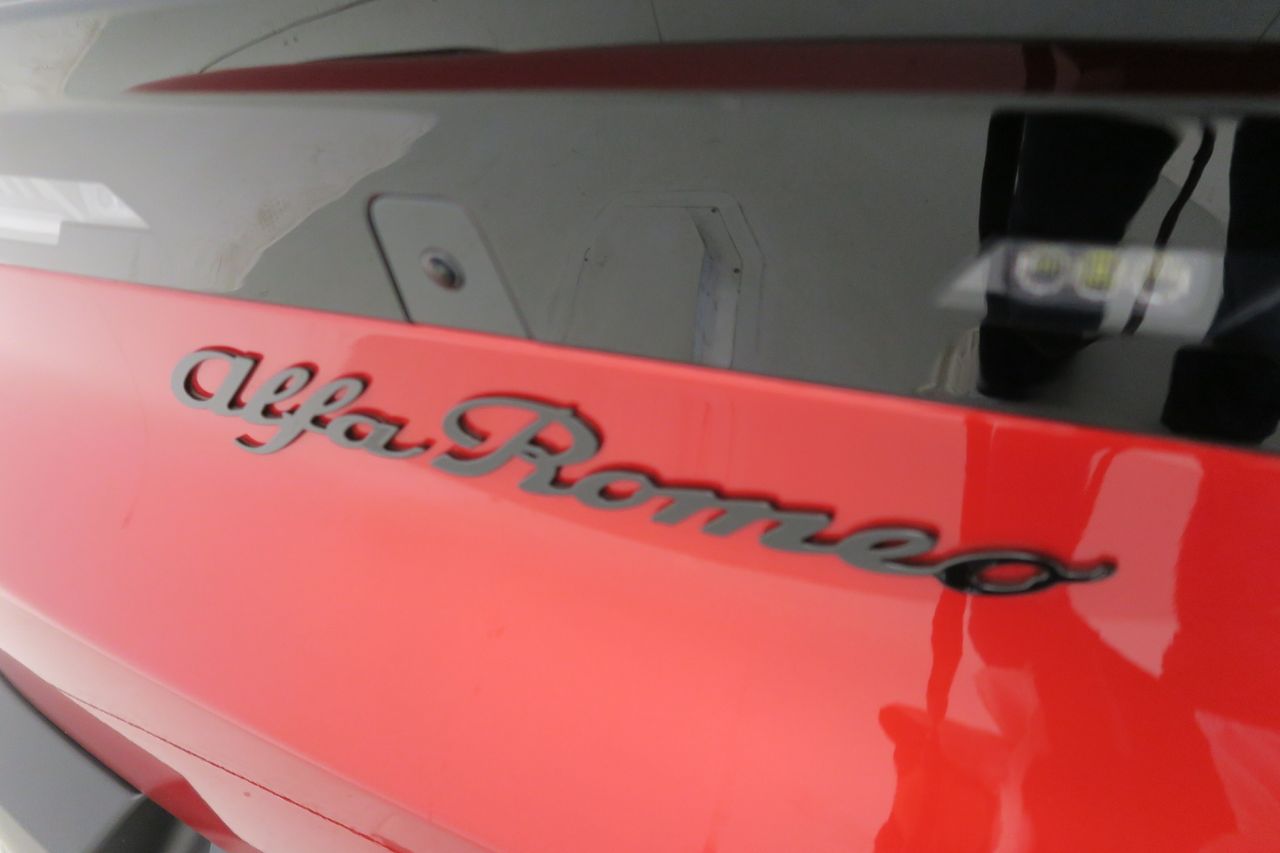 Alfa Romeo Junior Elettrica Veloce 207kW (280CV) - foto 18