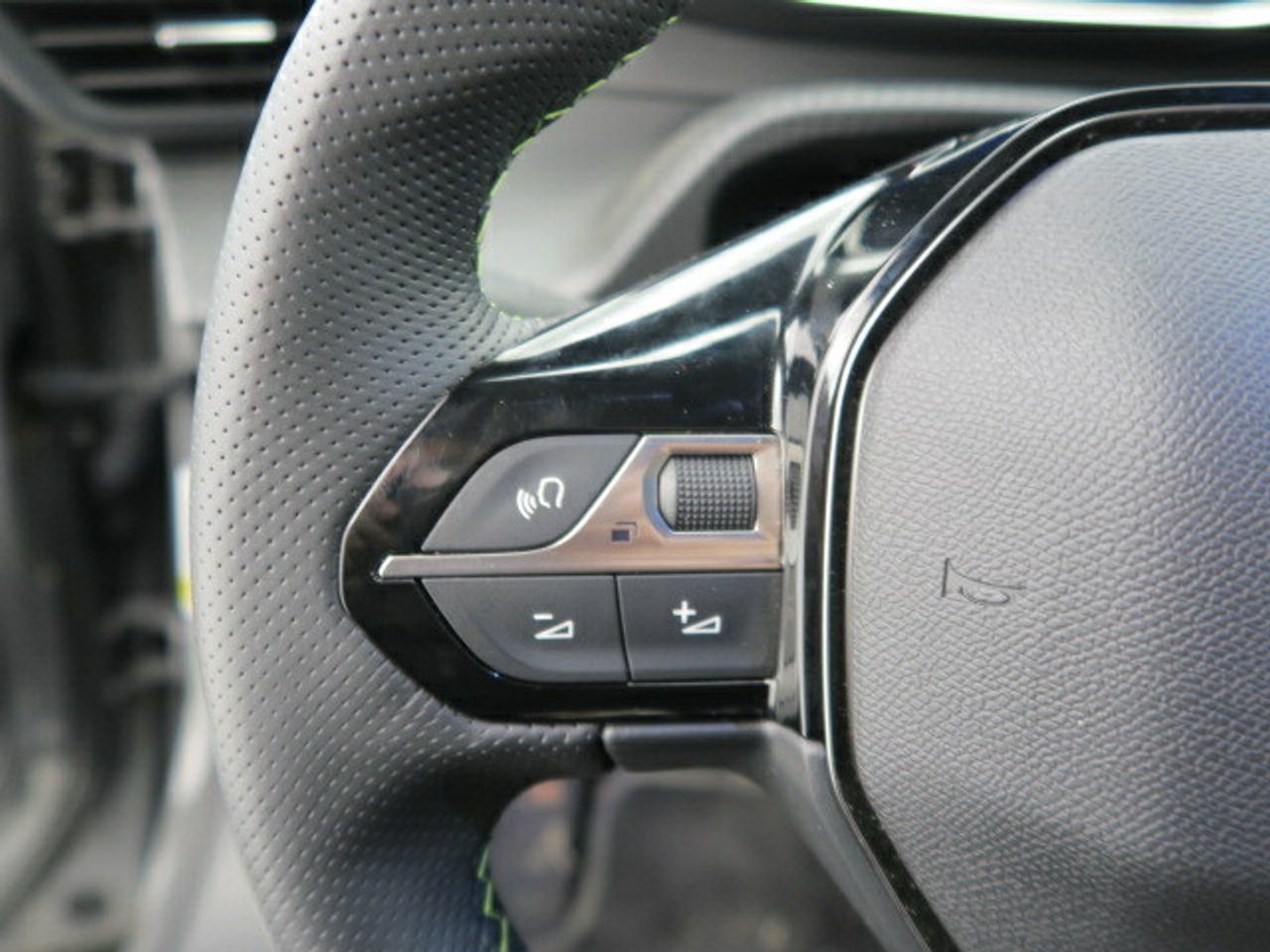 Peugeot 2008 Eléctrico GT 156 (115kW) - foto 9