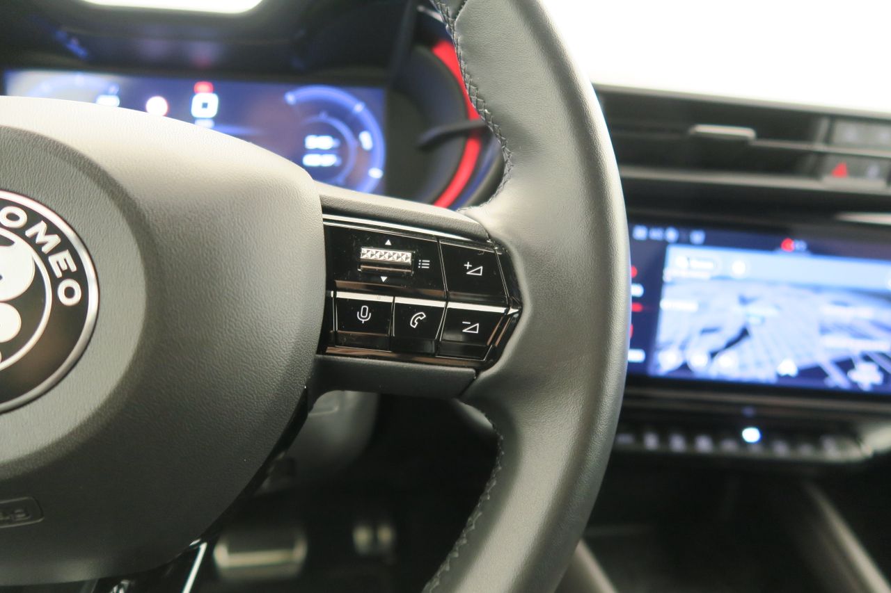 Alfa Romeo Junior Elettrica Speciale 115kW (156CV) - foto 14