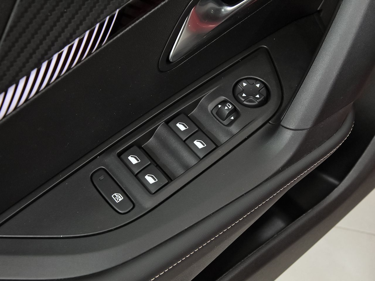 Peugeot 2008 Allure Puretech 100 S&S 6 Vel. MAN - foto 13