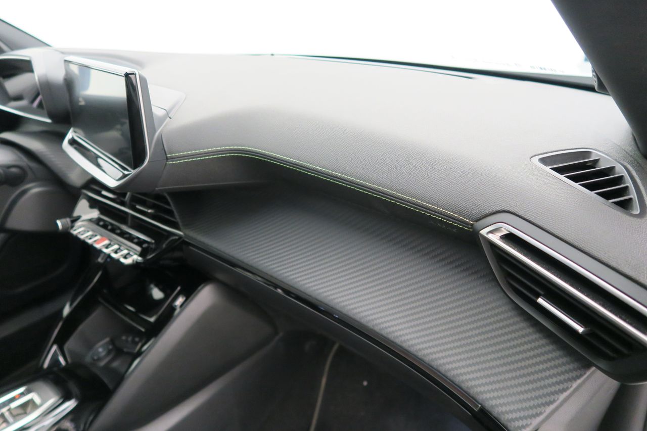 Peugeot 2008 GT Puretech 130 S&S EAT8 - foto 15