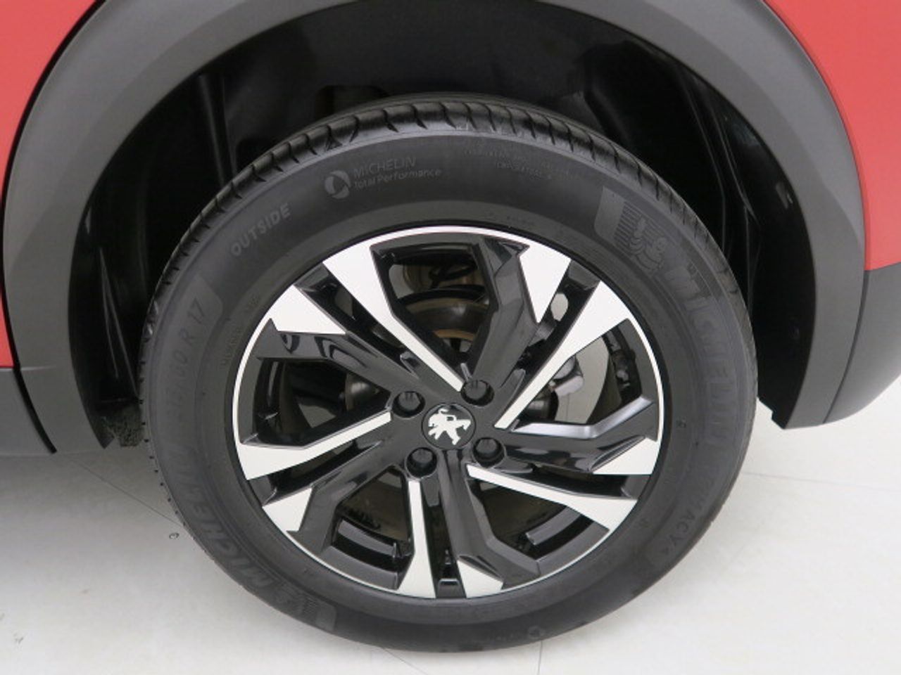 Peugeot 2008 Allure Pack Puretech 100 S&S 6 Vel. MAN - foto 25