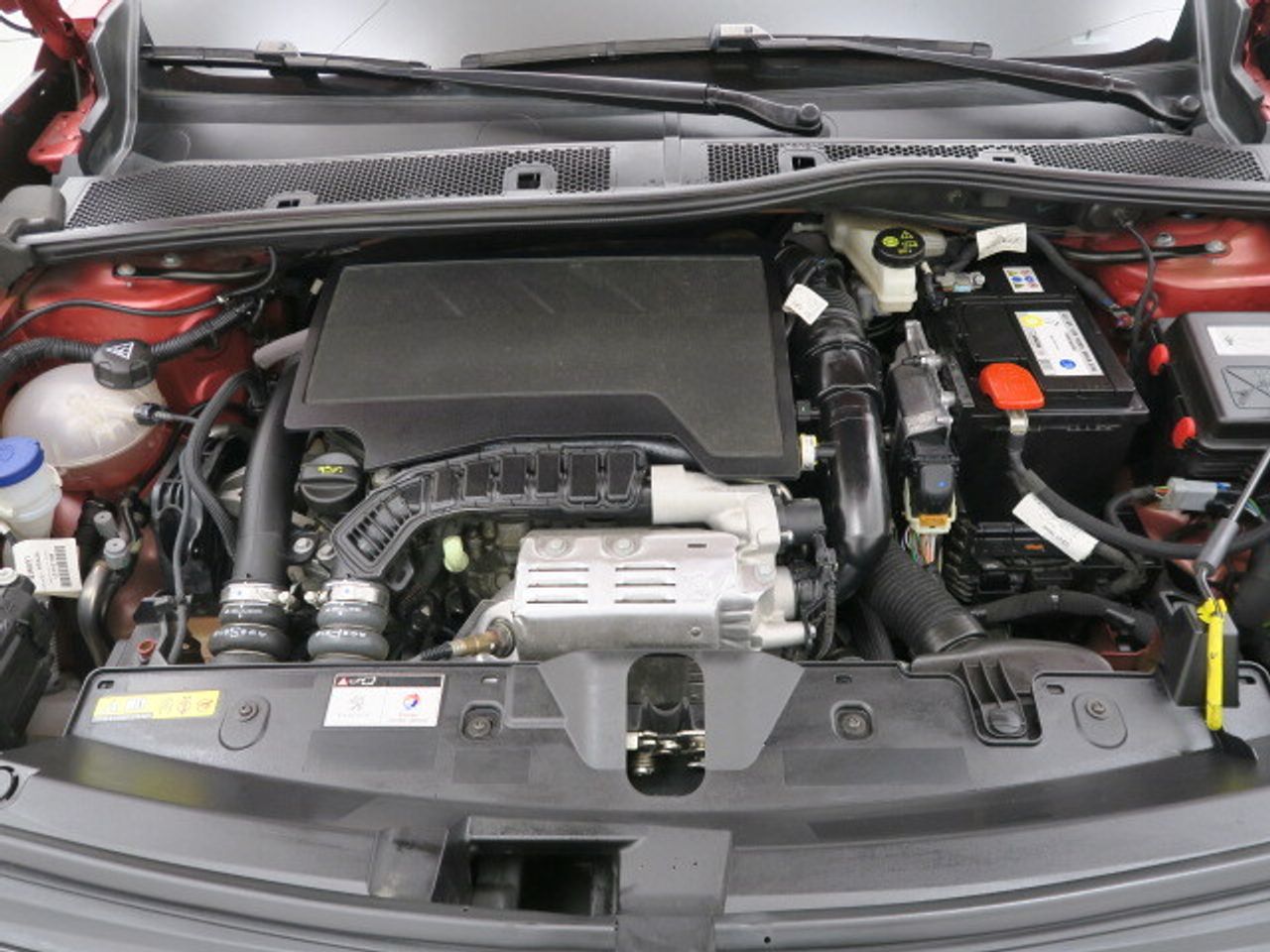 Peugeot 2008 Allure Pack Puretech 100 S&S 6 Vel. MAN - foto 19