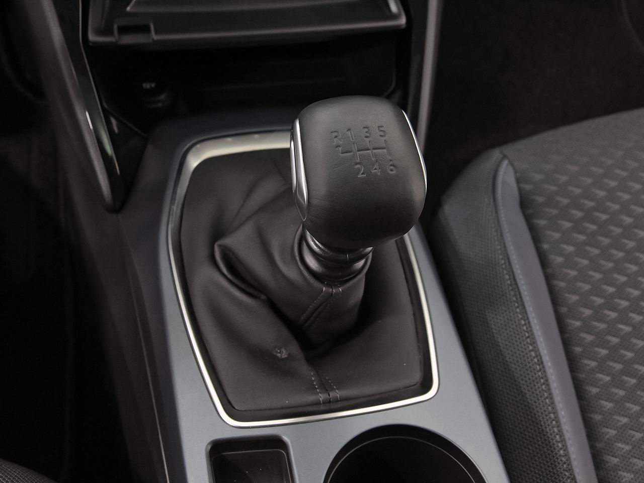 Peugeot 2008 Allure Puretech 100 S&S BVM6 - foto 31