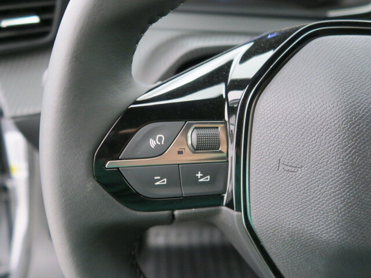 Peugeot 2008 Allure Puretech 130 S&S 6 Vel. MAN - foto 6