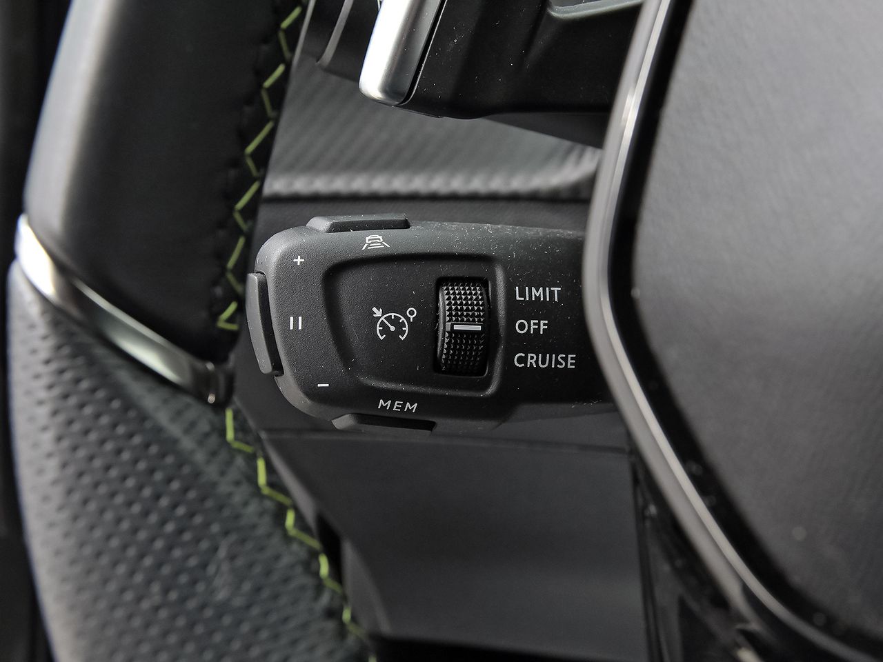 Peugeot 2008 GT Puretech 130 S&S EAT8 - foto 17