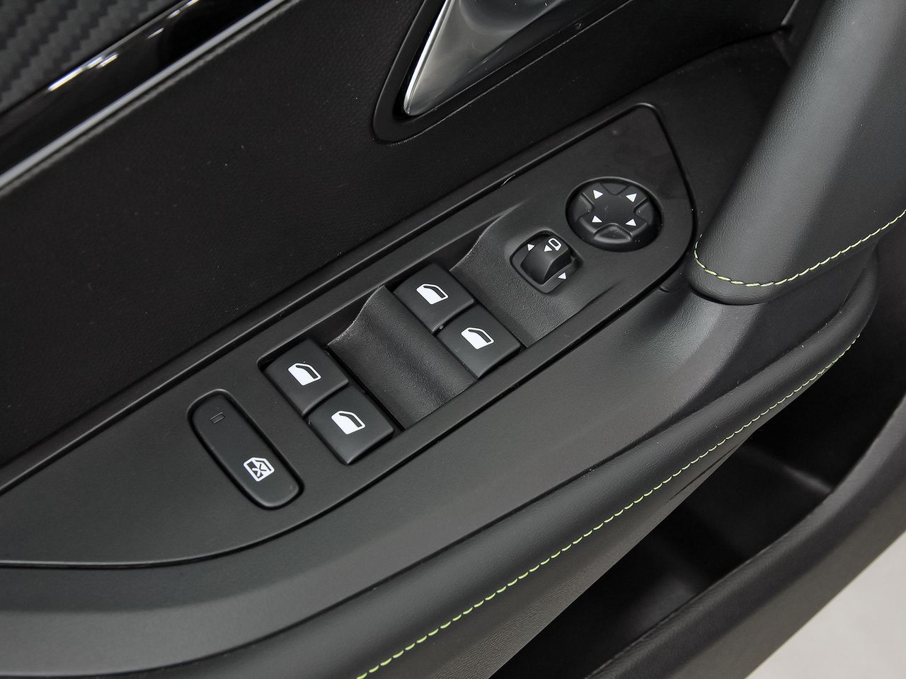 Peugeot 2008 GT Puretech 130 S&S EAT8 - foto 13