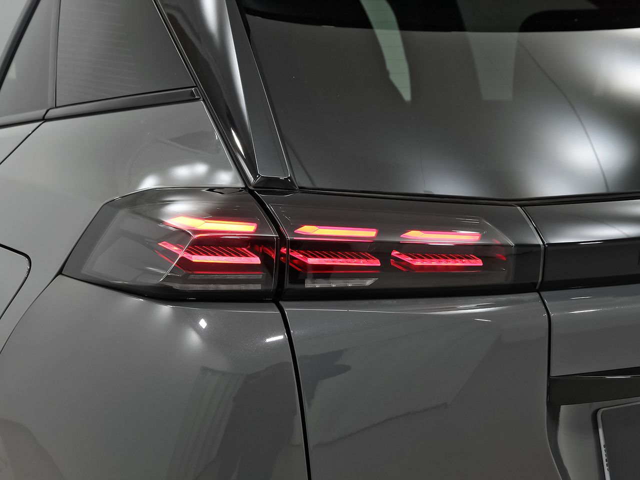 Peugeot 2008 GT Puretech 130 S&S EAT8 - foto 39