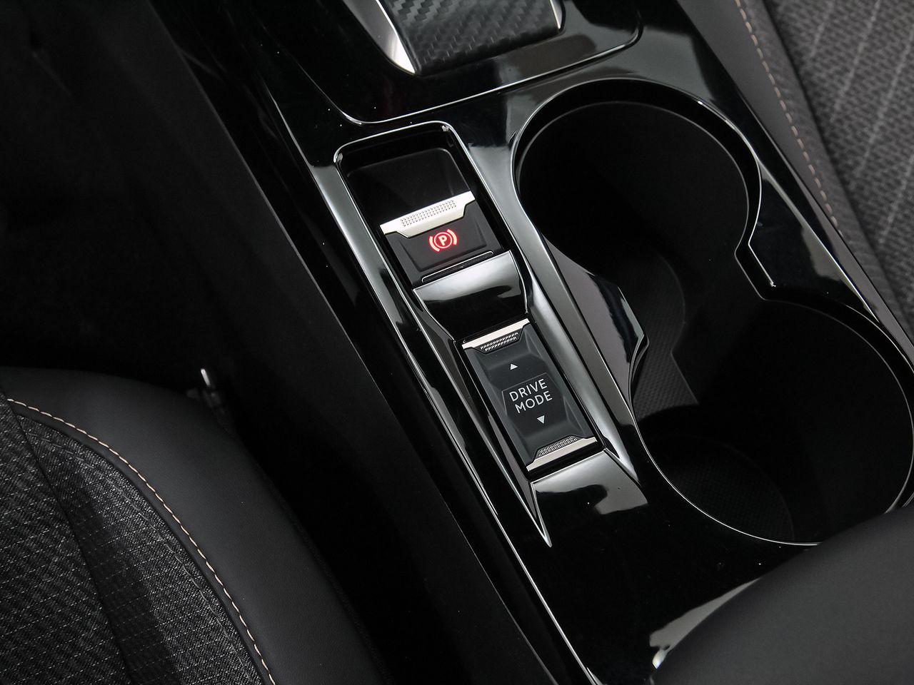 Peugeot 2008 N2008 Allure Hybrid 145 eDCS6 - foto 32