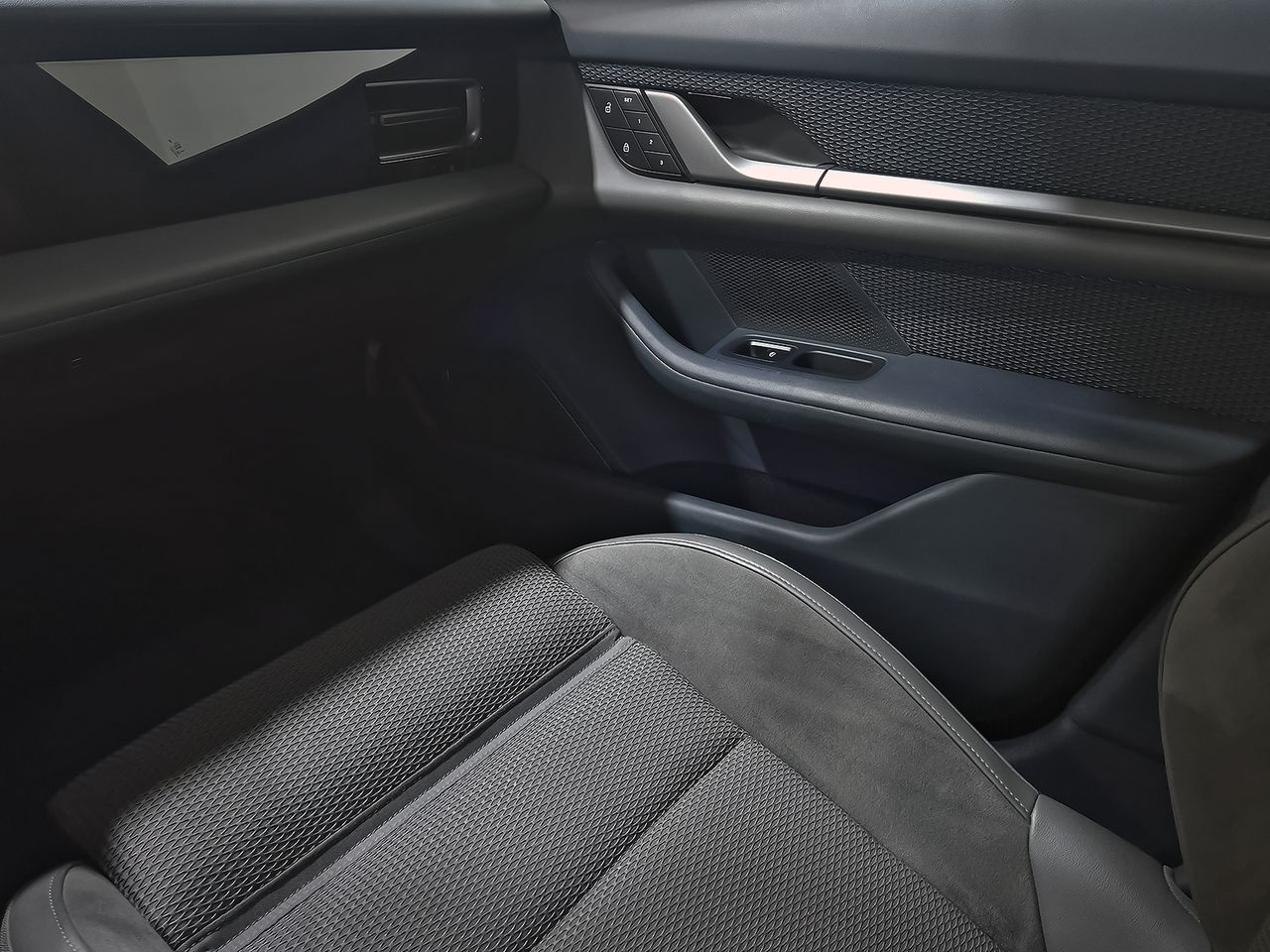 Porsche Taycan 4S Cross Turismo - foto 32