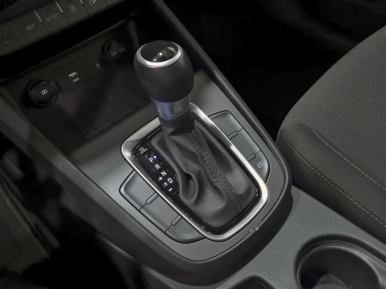 Hyundai Kona 1.6 GDI HEV Tecno 2C DCT - foto 38