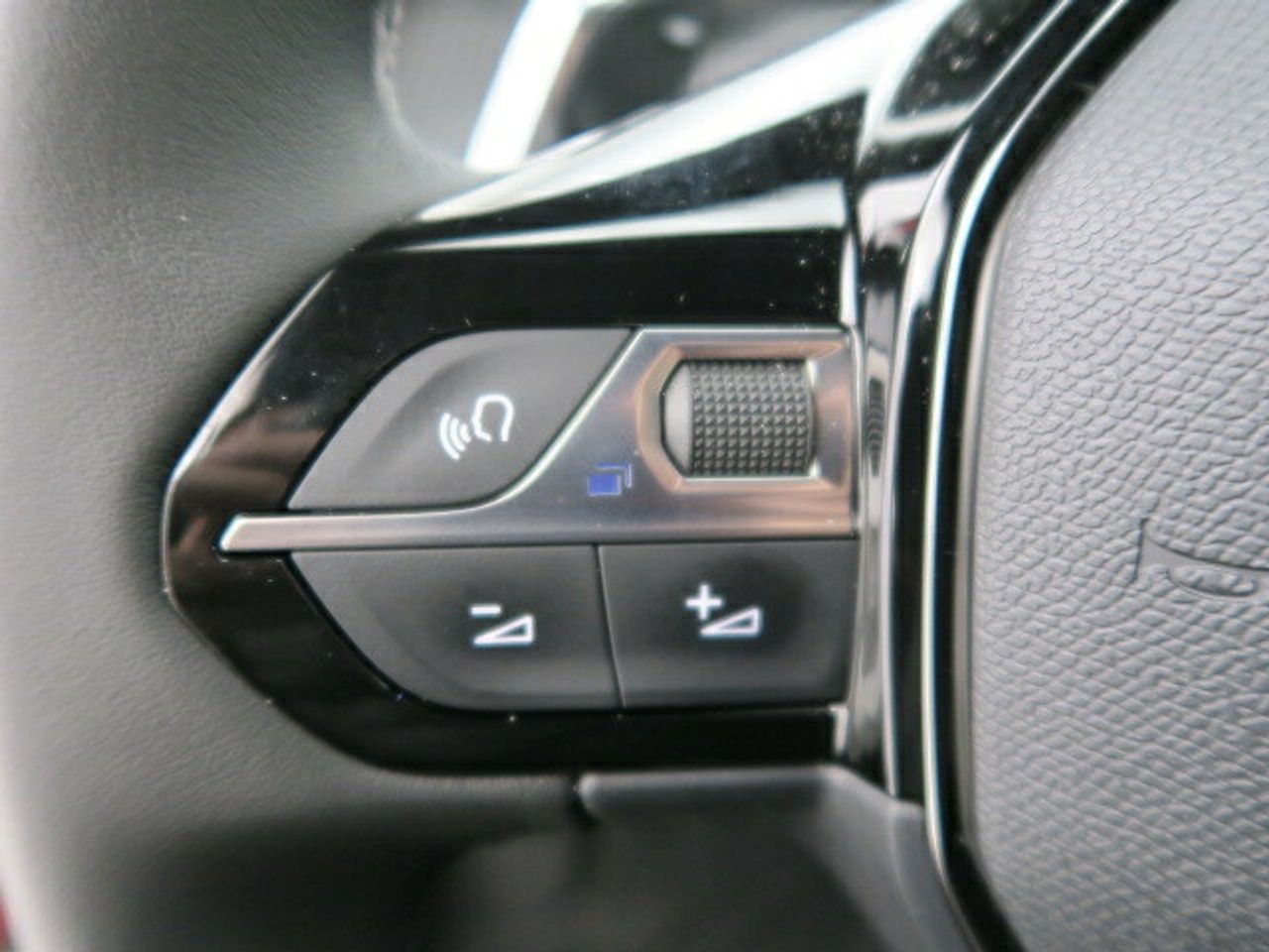 Peugeot 2008 Allure Pack BlueHDI 130 S&S EAT8 - foto 9