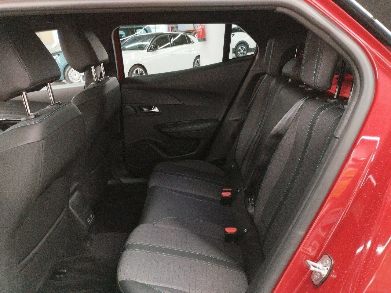 Peugeot 2008 Eléctrico Allure Pack (100kW) - foto 13