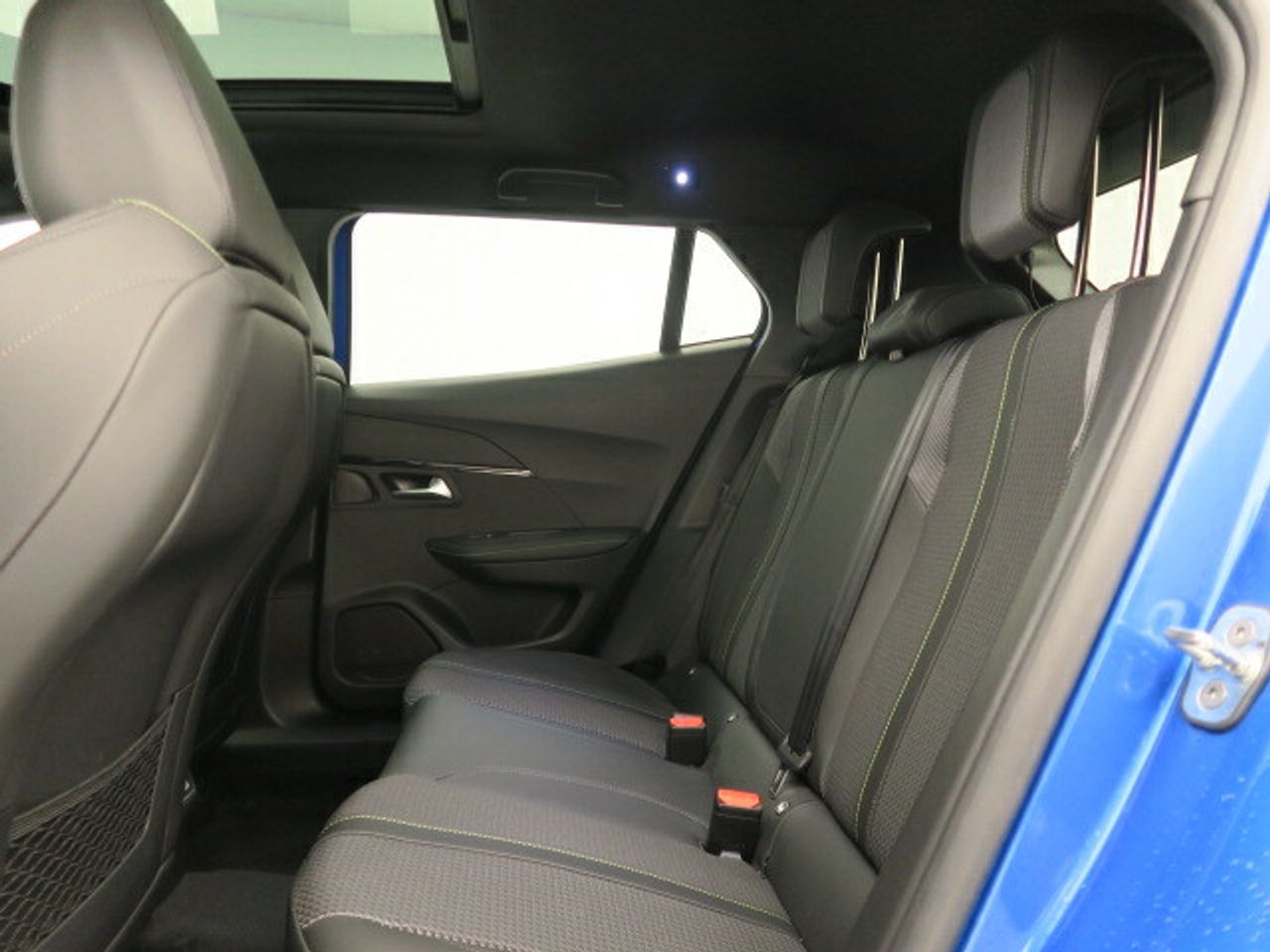 Peugeot 2008 Eléctrico GT 136 (100kW) - foto 18