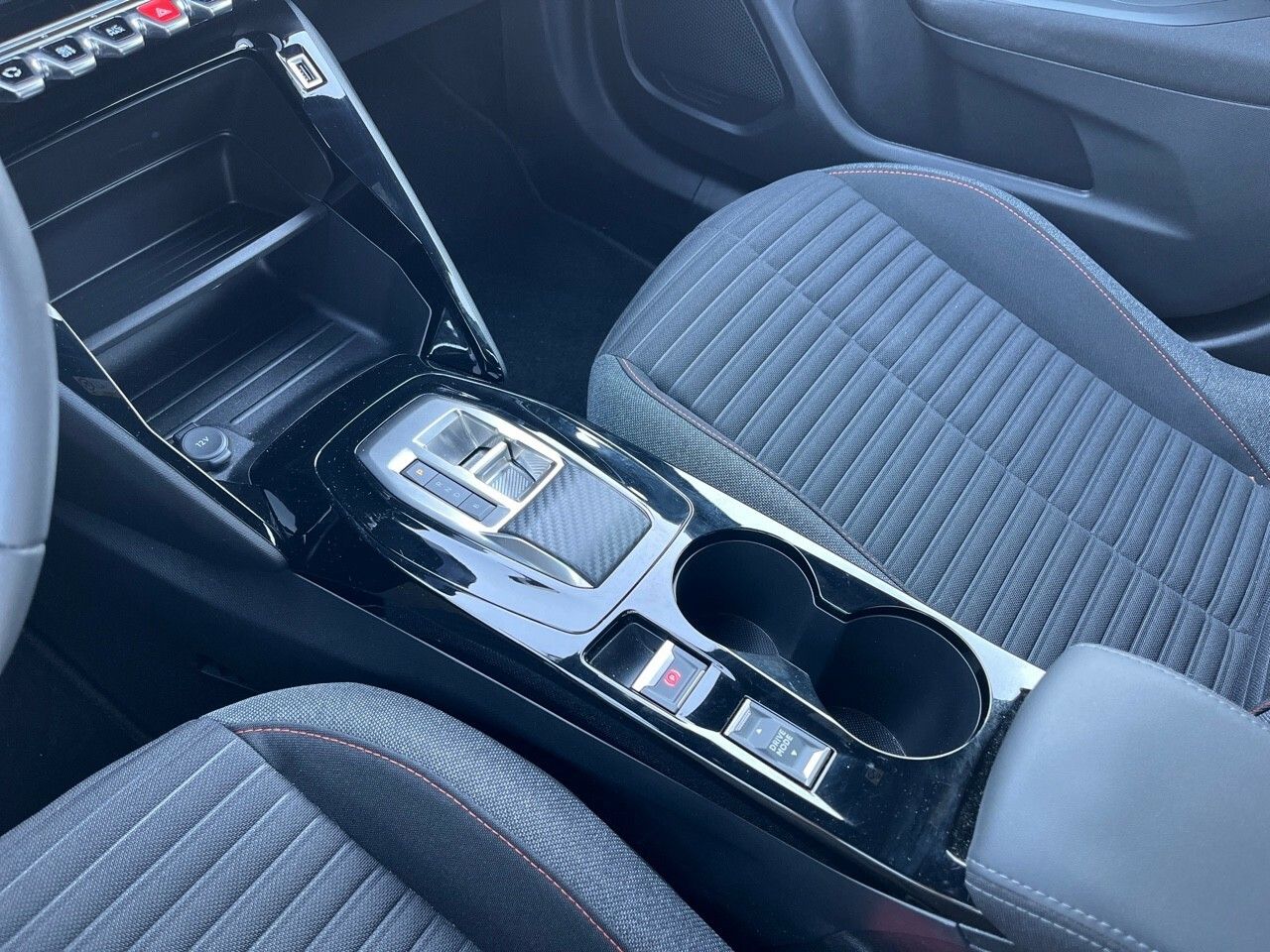 Peugeot 2008 Eléctrico Active Pack 136 (100kW) - foto 7