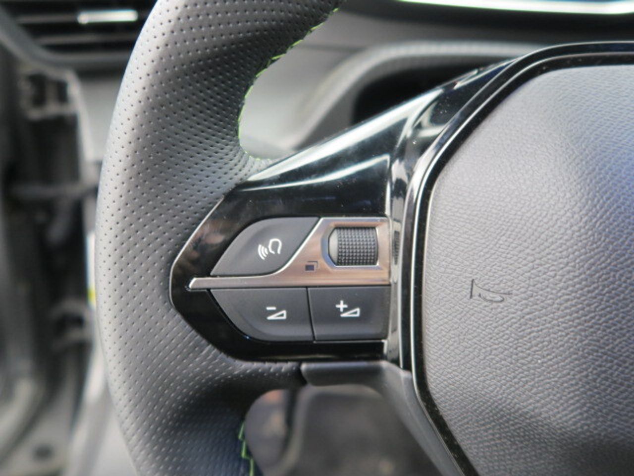 Peugeot 2008 Eléctrico GT 156 (115kW) - foto 8