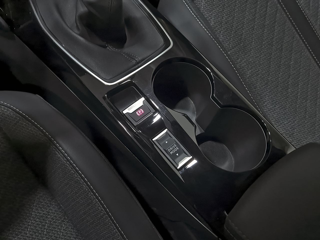 Peugeot 2008 Allure Puretech 100 S&S 6 Vel. MAN - foto 30