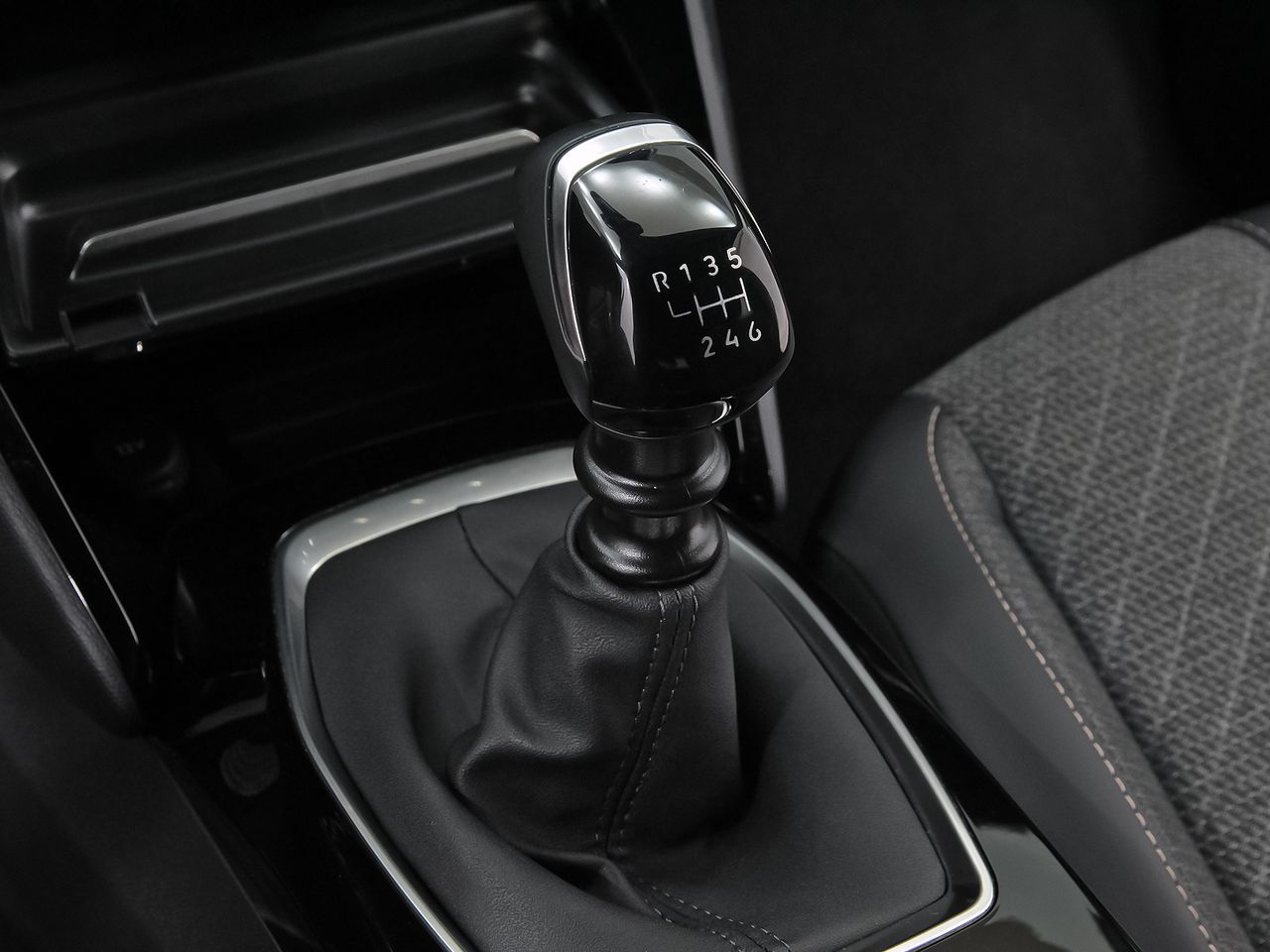 Peugeot 2008 Allure Puretech 100 S&S 6 Vel. MAN - foto 33