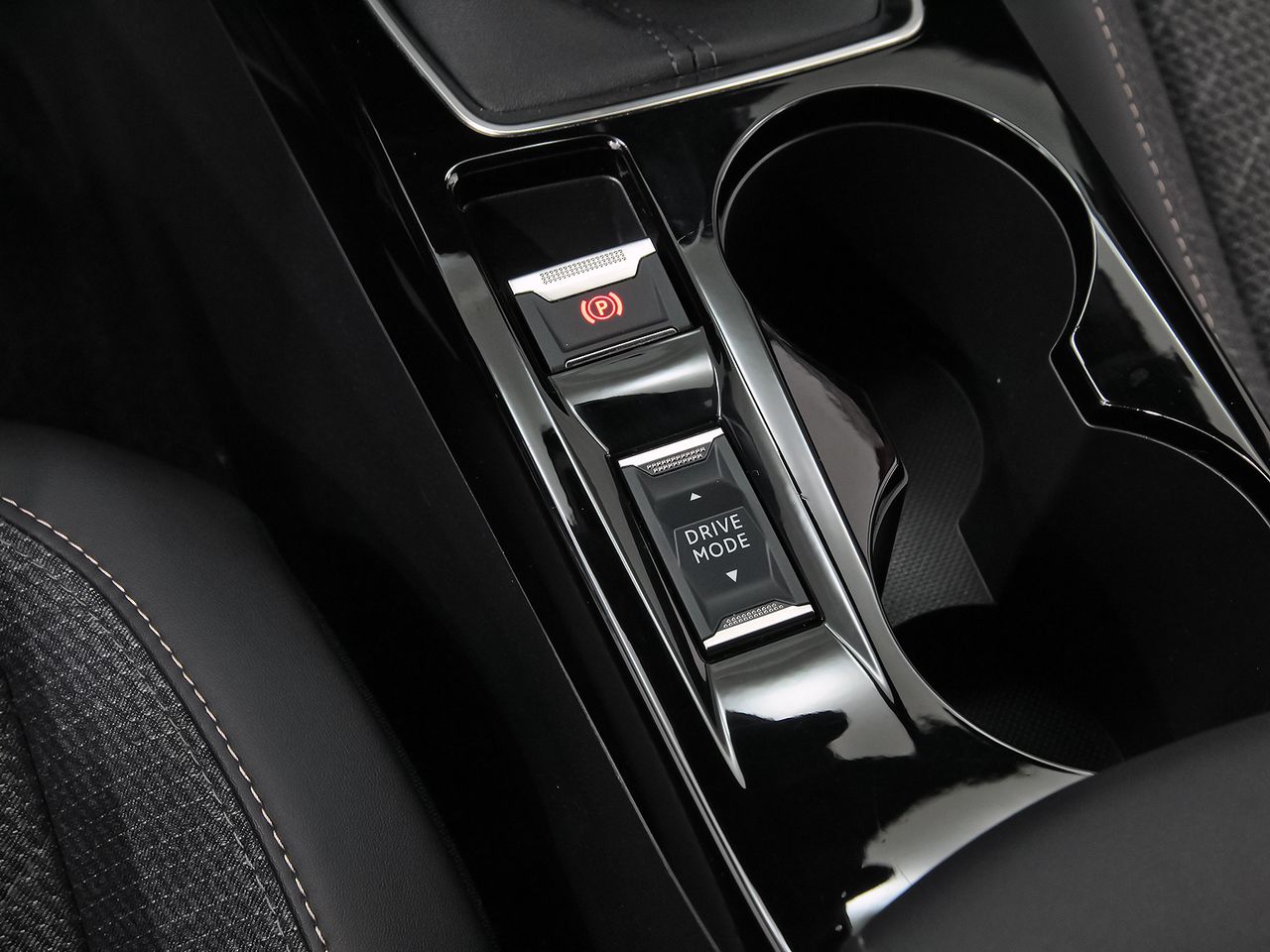 Peugeot 2008 Allure Puretech 100 S&S 6 Vel. MAN - foto 32