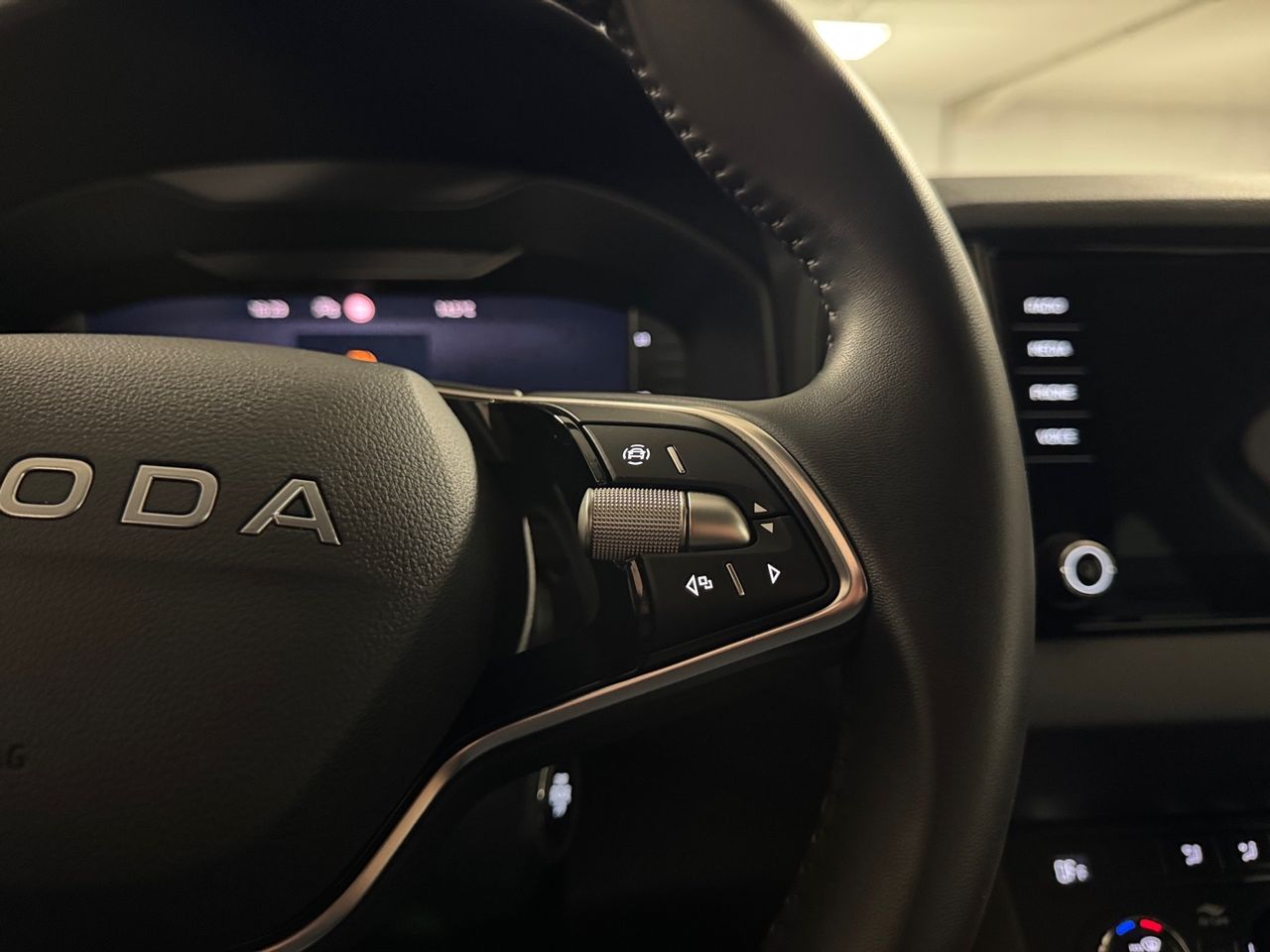 Skoda Karoq 1.5 TSI 110kW (150CV) DSG ACT Selection - foto 10