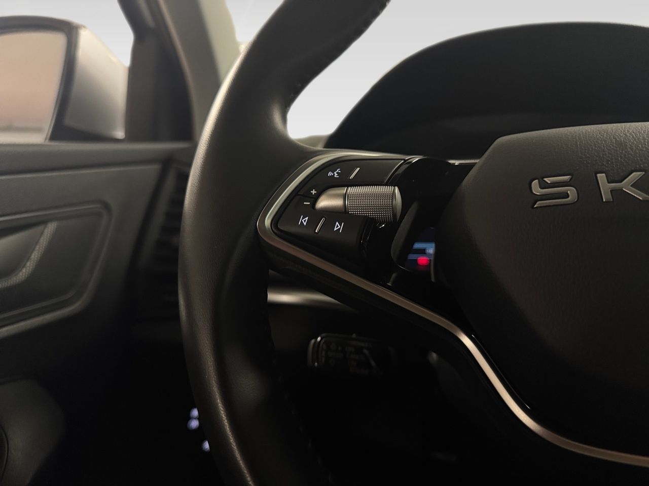 Skoda Karoq 1.5 TSI 110kW (150CV) DSG ACT Selection - foto 9