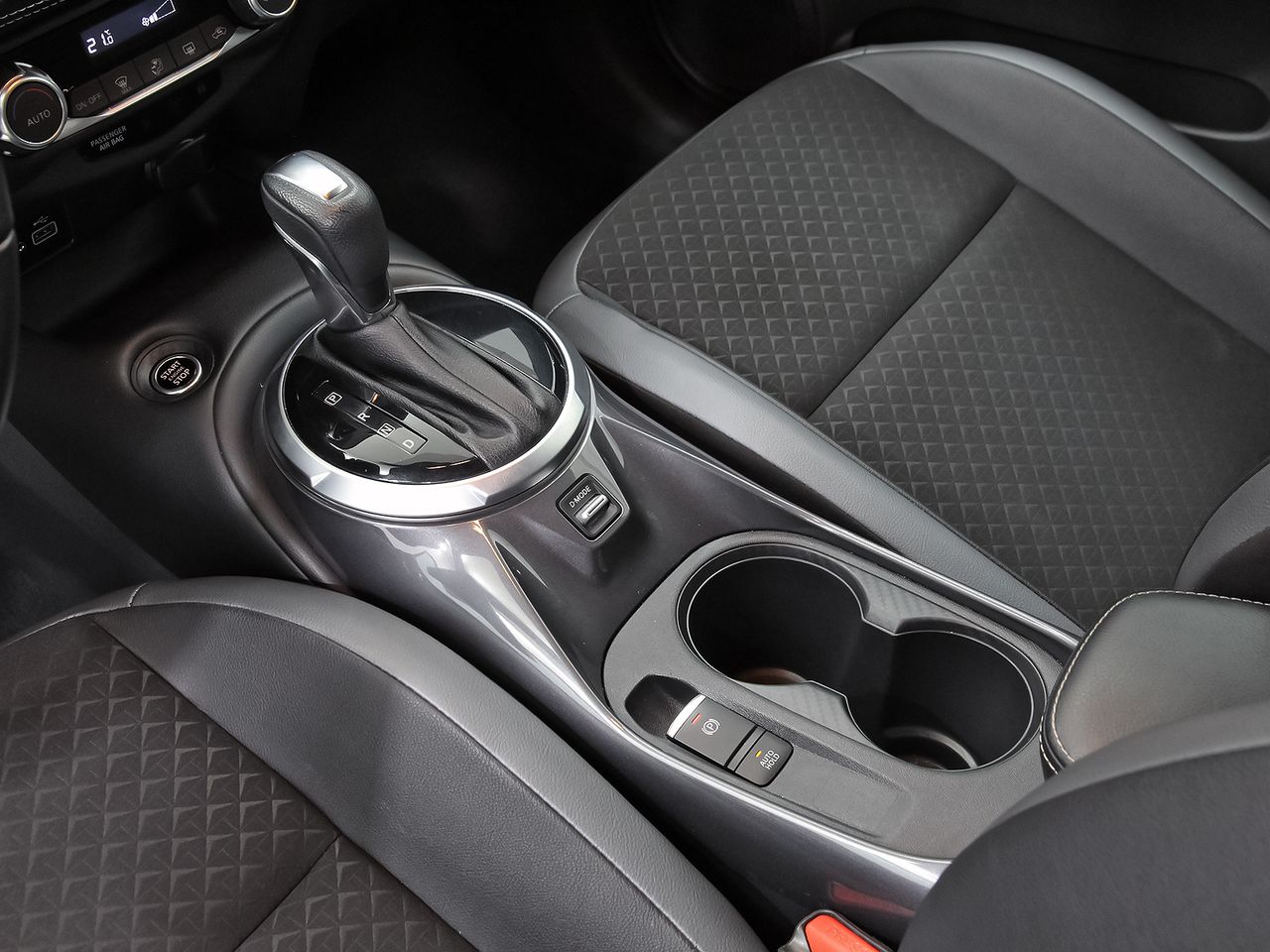 Nissan Juke DIG-T 84 kW (114 CV) DCT 7V N-Connecta - foto 21