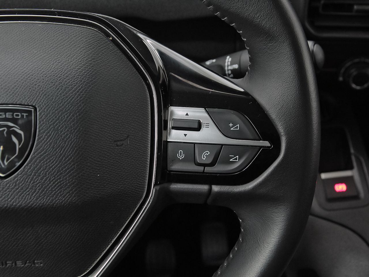 Peugeot Rifter Rifter Allure BlueHDi 100 - foto 19