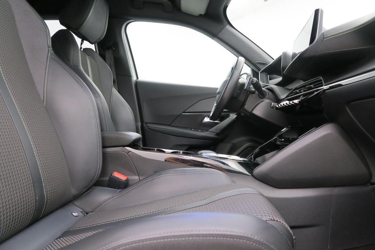 Peugeot 2008 GT Puretech 130 S&S EAT8 - foto 16