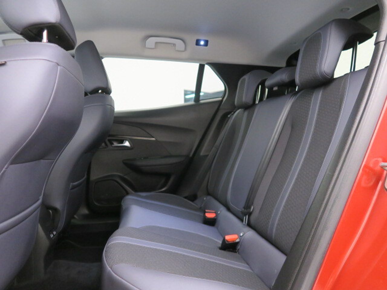 Peugeot 2008 Allure Pack Puretech 100 S&S 6 Vel. MAN - foto 17