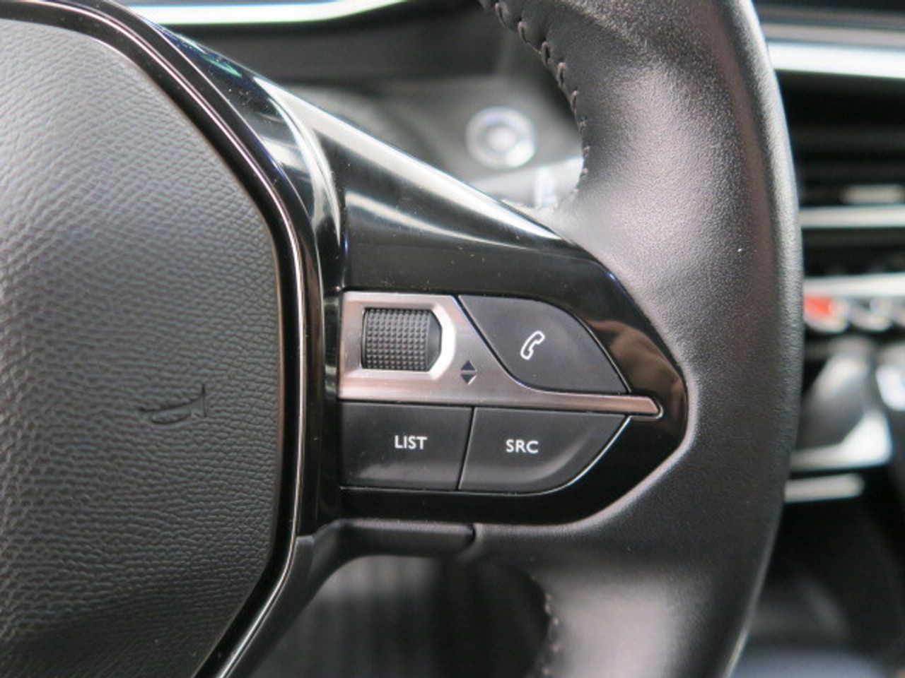 Peugeot 2008 Allure Pack Puretech 100 S&S 6 Vel. MAN - foto 9