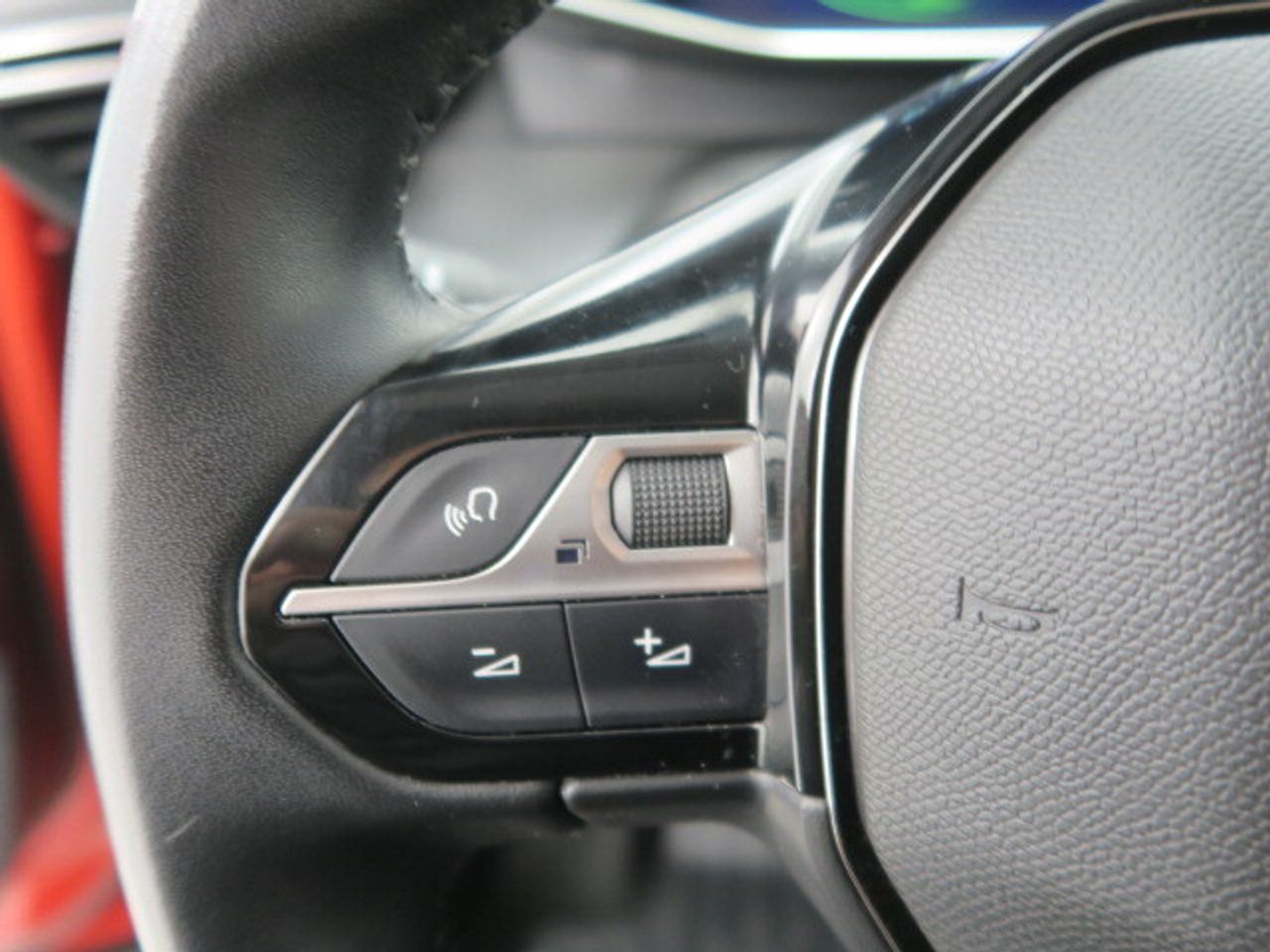 Peugeot 2008 Allure Pack Puretech 100 S&S 6 Vel. MAN - foto 8