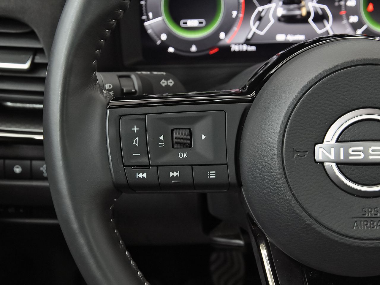 Nissan Qashqai DIG-T 103kW (140CV) mHEV 4x2 N-Design - foto 17