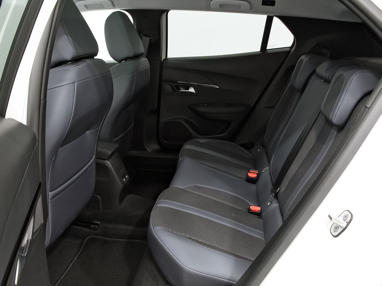 Peugeot 2008 Allure Puretech 100 S&S BVM6 - foto 9