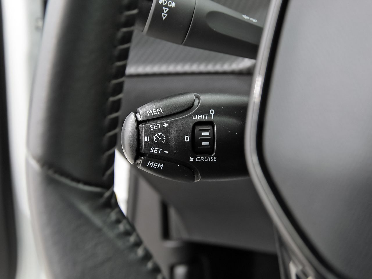 Peugeot 2008 Allure Puretech 100 S&S BVM6 - foto 17