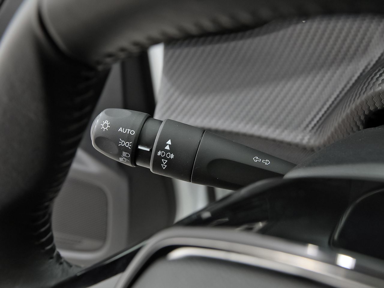 Peugeot 2008 Allure Puretech 100 S&S BVM6 - foto 16