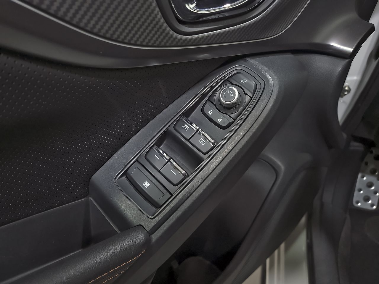 Subaru XV 2.0i Hybrid CVT Executive Plus - foto 11