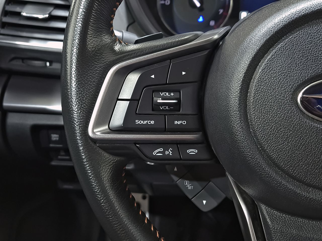 Subaru XV 2.0i Hybrid CVT Executive Plus - foto 17