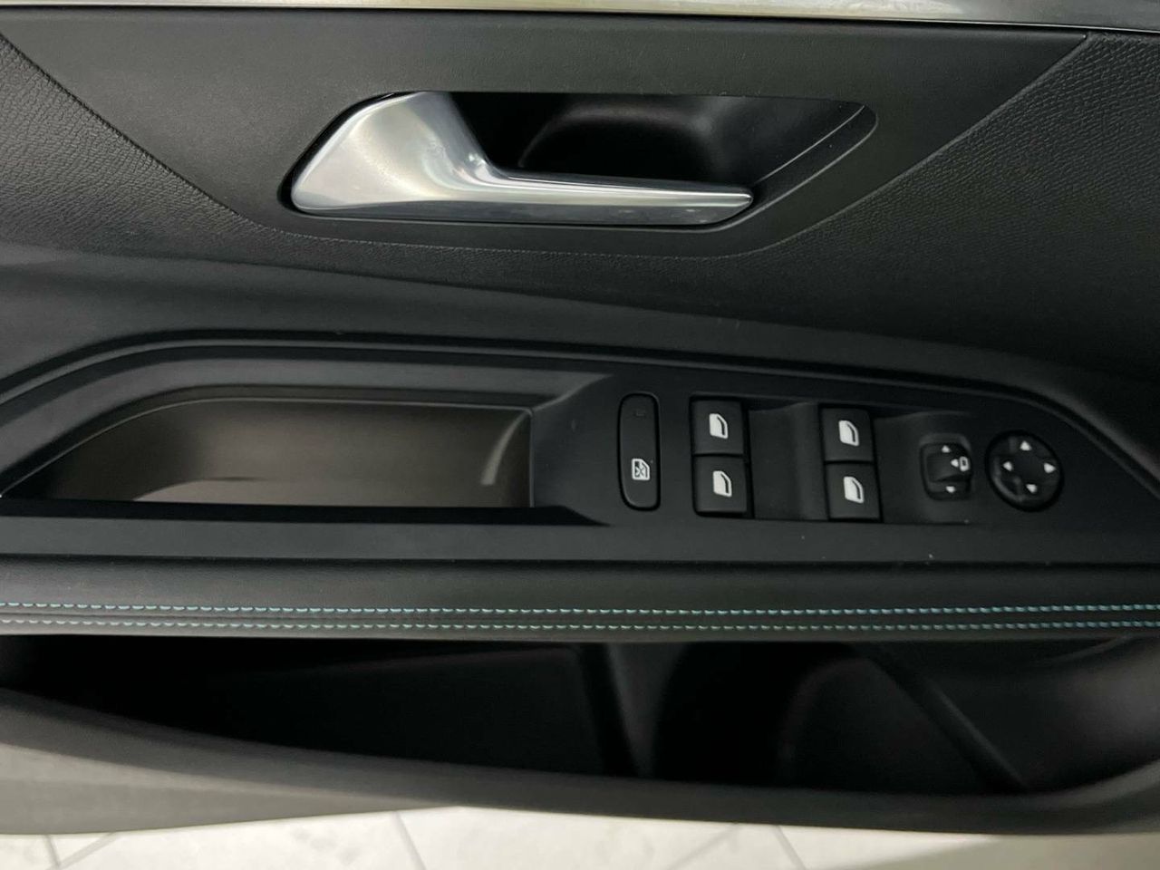 Peugeot 5008 1.5 BlueHDi 96kW S&S  EAT8 Allure Pack - foto 22