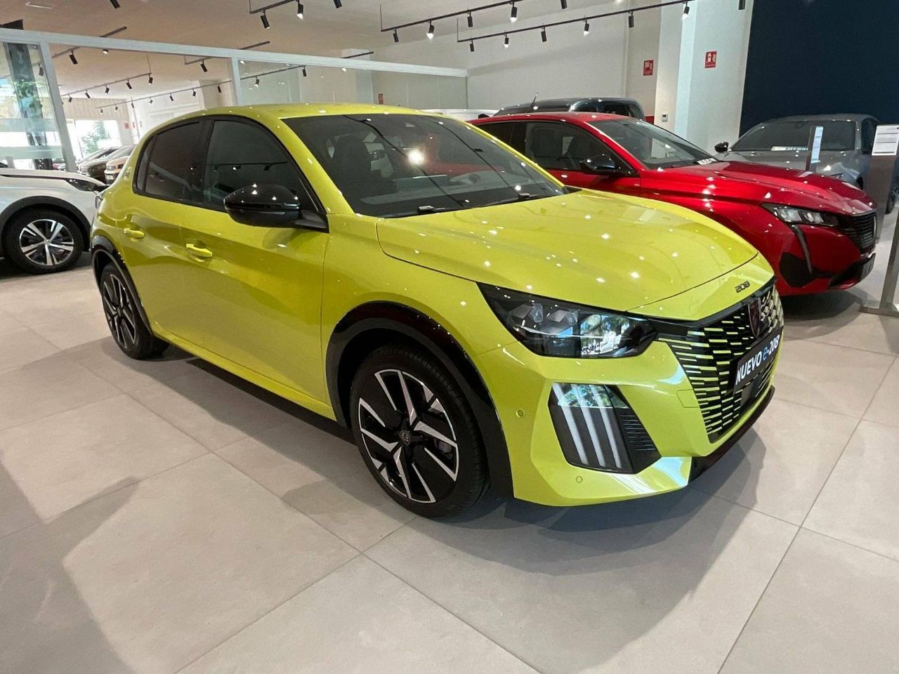 peugeot 208 2024 / foto grande (3)