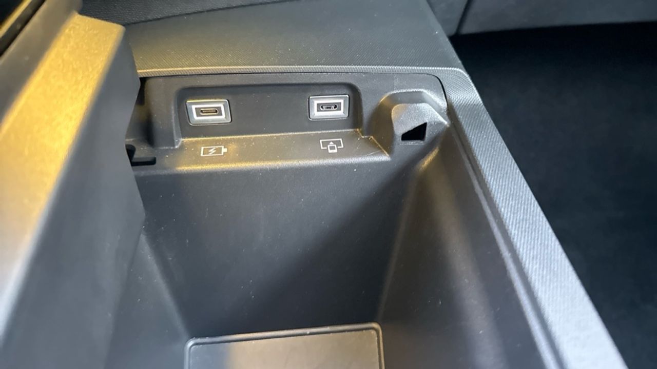 Peugeot 3008 Allure Hybrid eDCS6 100 kW (136 CV) - foto 34