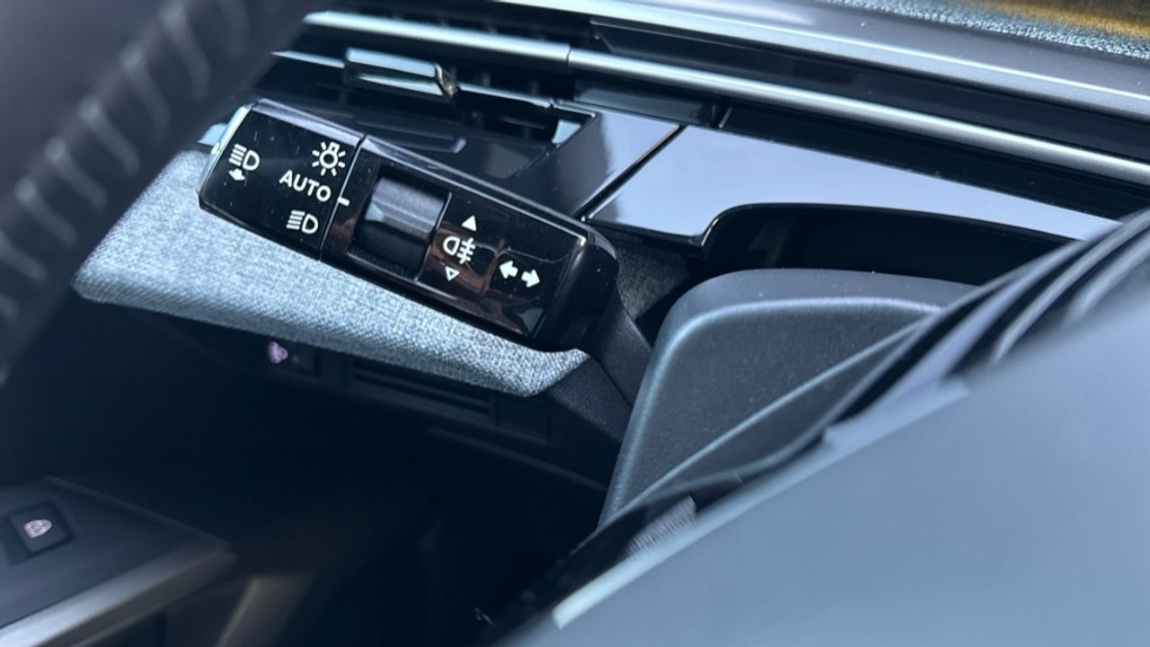 Peugeot 3008 Allure Hybrid eDCS6 100 kW (136 CV) - foto 25