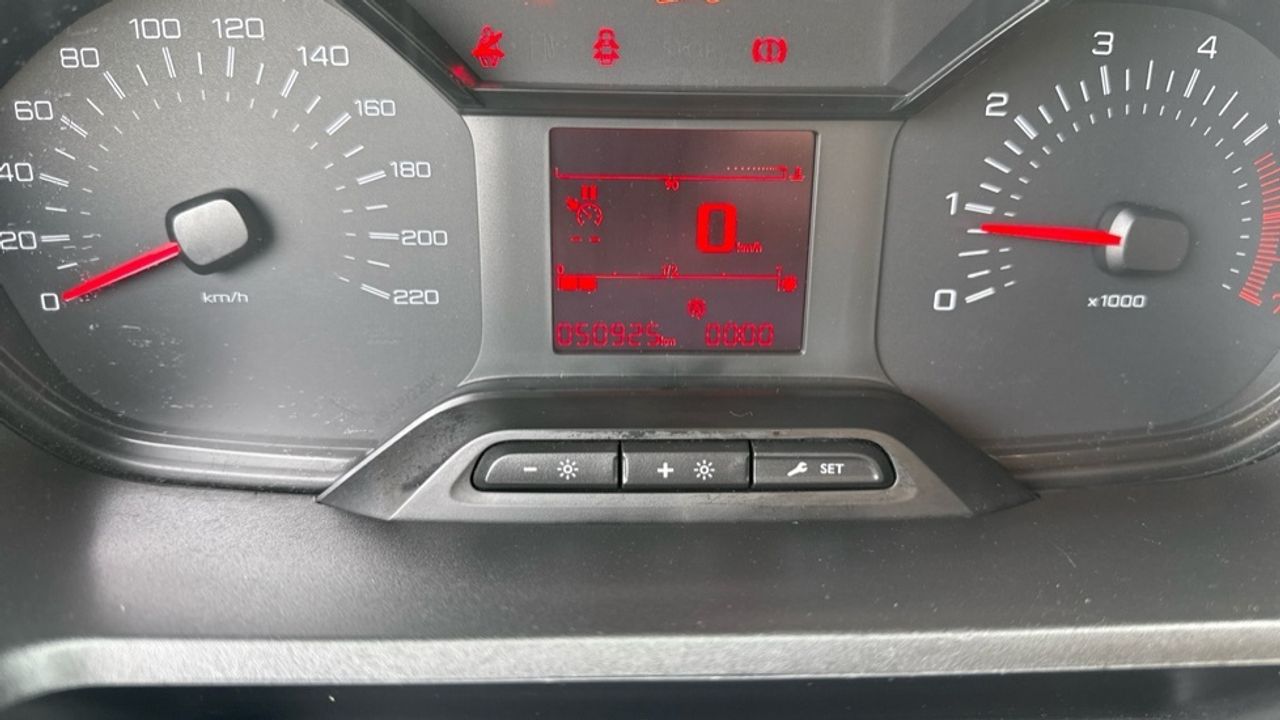 Peugeot Partner Furgon BlueHDi 100 S&S Pro Standard 600kg 73 - foto 10