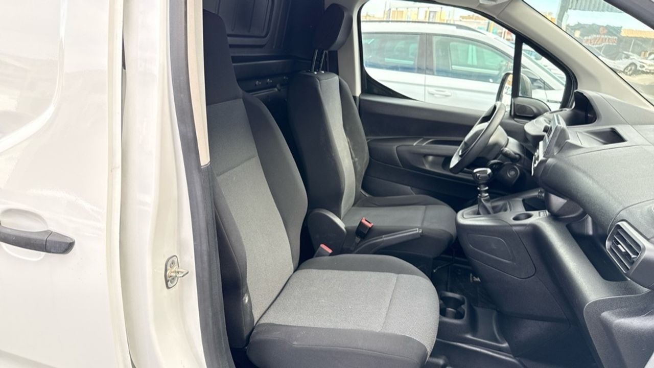 Peugeot Partner Furgon BlueHDi 100 S&S Pro Standard 600kg 73 - foto 12