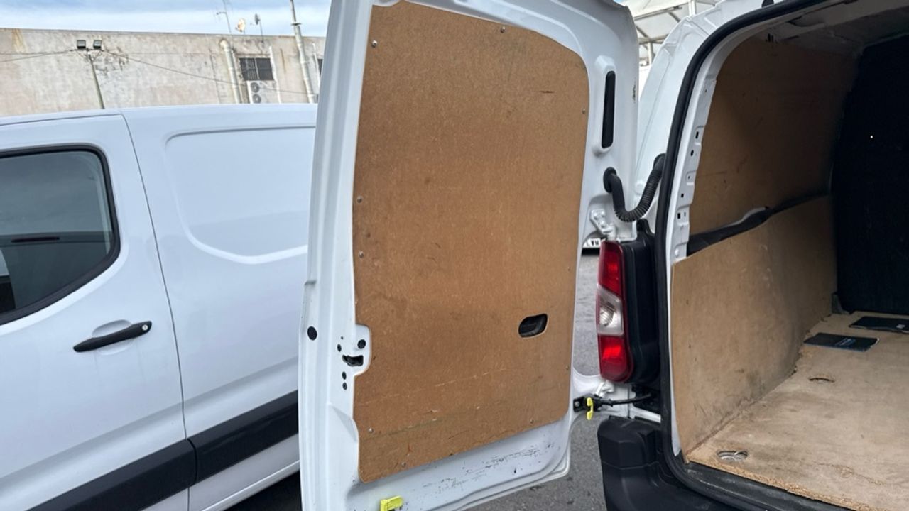 Peugeot Partner Furgon BlueHDi 100 S&S Pro Standard 600kg 73 - foto 33