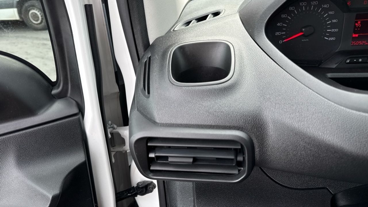 Peugeot Partner Furgon BlueHDi 100 S&S Pro Standard 600kg 73 - foto 28