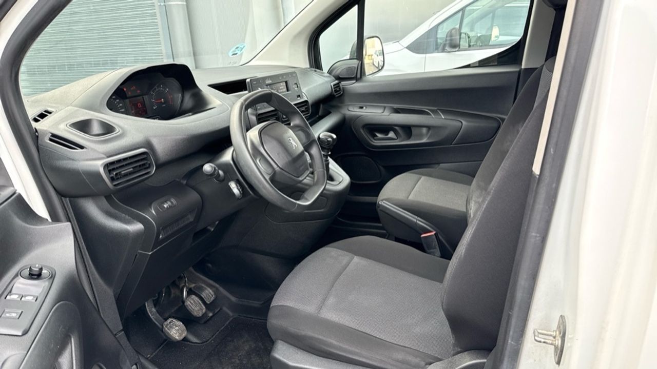 Peugeot Partner Furgon BlueHDi 100 S&S Pro Standard 600kg 73 - foto 11